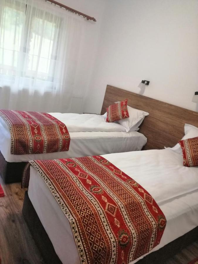 Pensiunea Plai Strabun Strîmtura Exterior foto