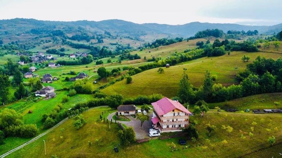 Pensiunea Plai Strabun Strîmtura Exterior foto